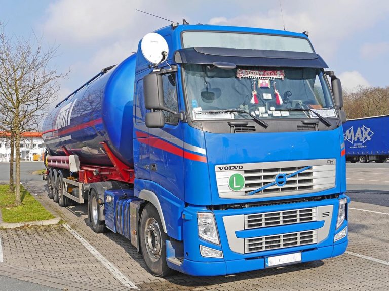 Nowoczesne Ciężarówki DAF: Innowacyjne Rozwiązania dla Branży Transportowej